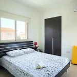 Michelle 9 *